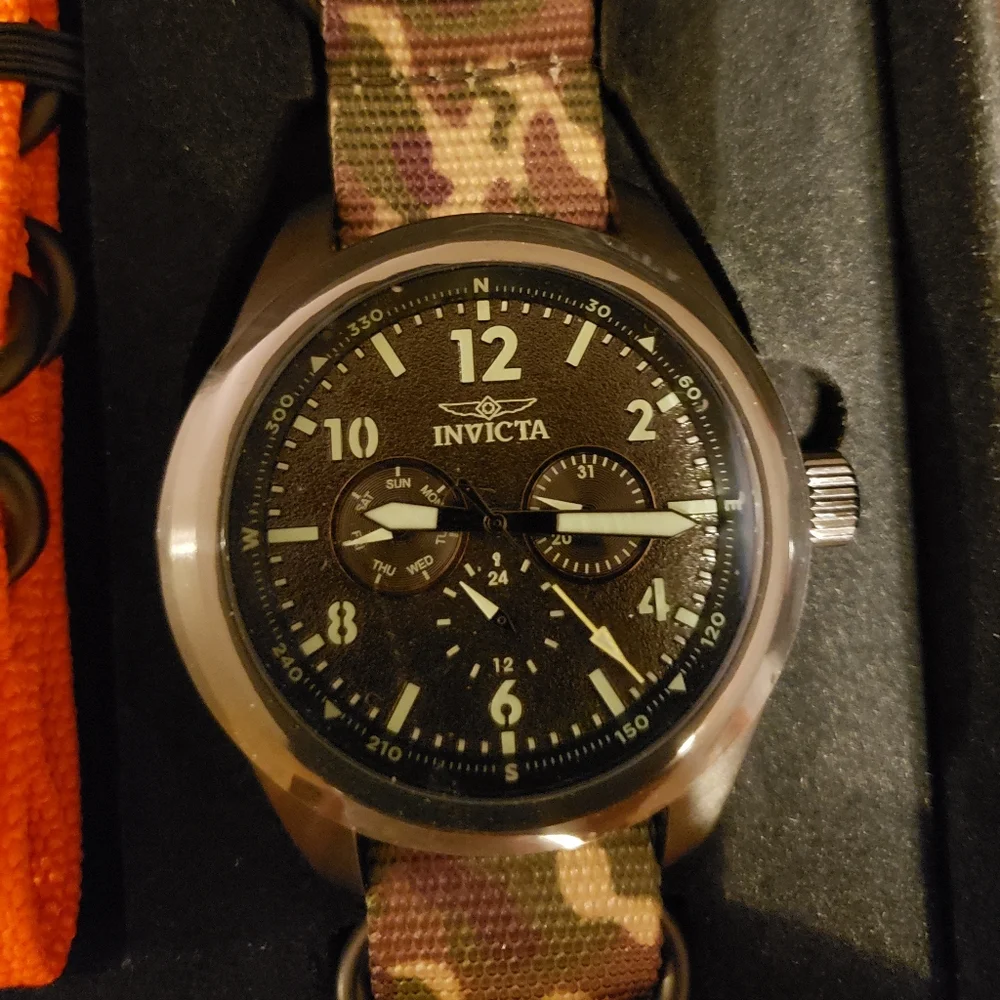Invicta camoflage watch set with new battery.